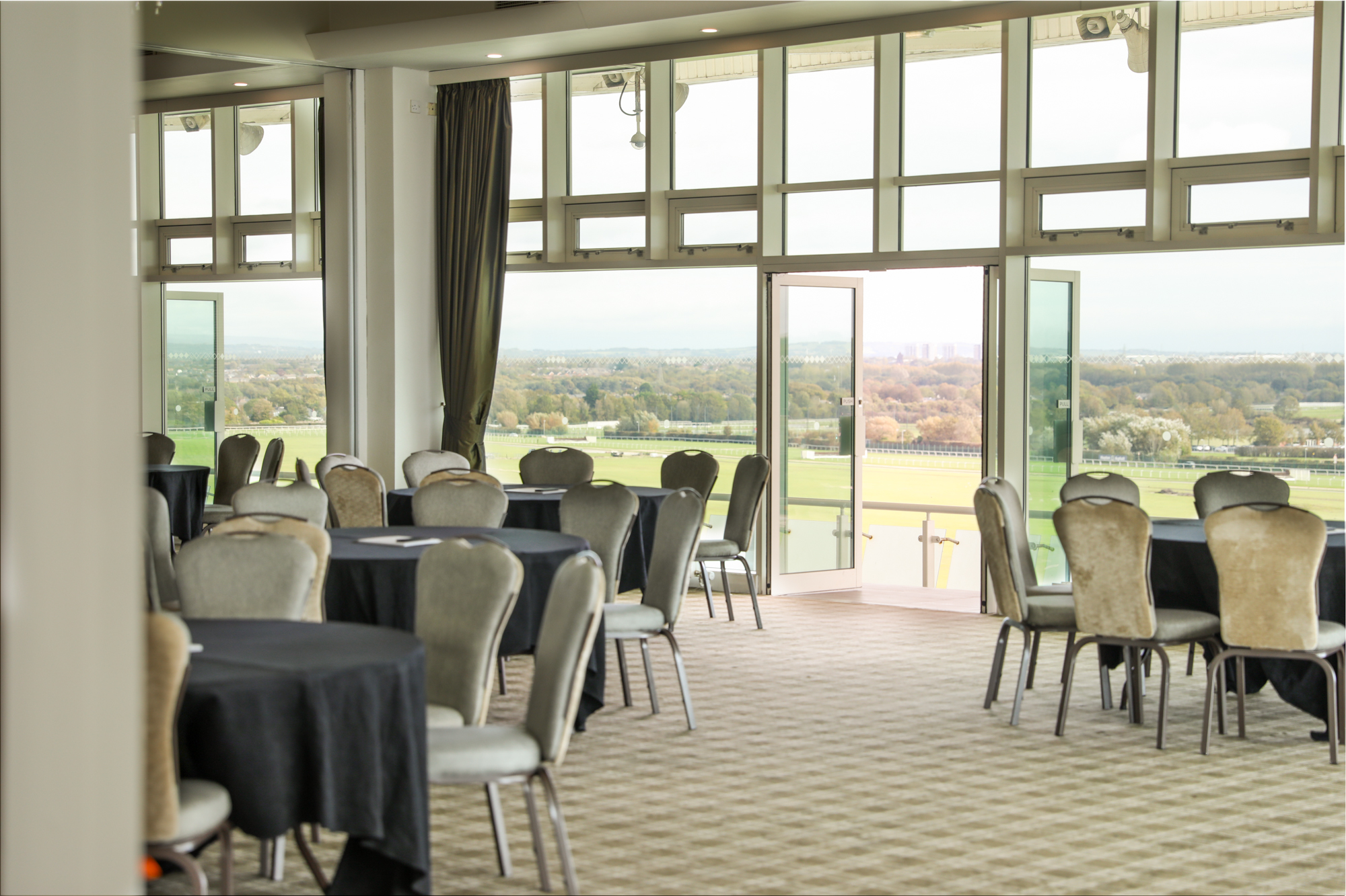 JockeyClubAintreeRacecourse--16.jpg